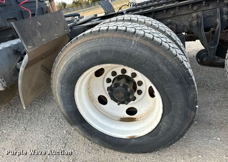 image for item MS9956 2003 International 9100i semi truck