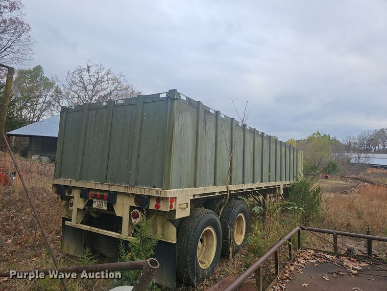 image for item OC9114 1979 Southwest Truck Body Co. M871 flatbed trailer