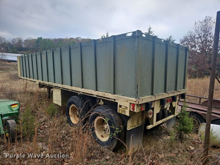 image for item OC9114 1979 Southwest Truck Body Co. M871 flatbed trailer