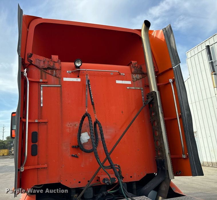 image for item OG9671 2009 Freightliner  Century Class semi truck