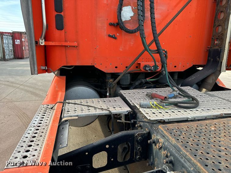 image for item OG9671 2009 Freightliner  Century Class semi truck