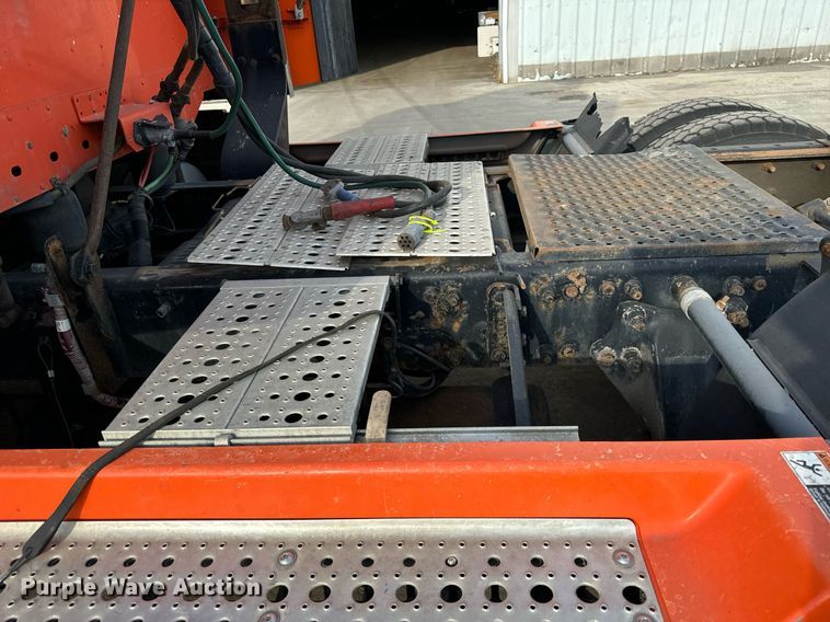 image for item OG9671 2009 Freightliner  Century Class semi truck