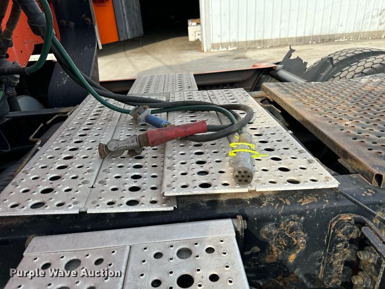 image for item OG9671 2009 Freightliner  Century Class semi truck