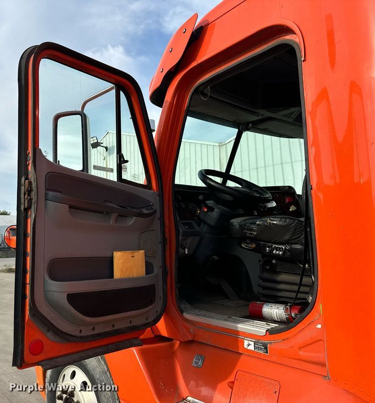 image for item OG9671 2009 Freightliner  Century Class semi truck