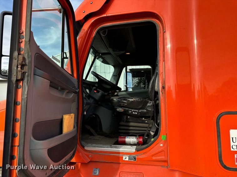 image for item OG9671 2009 Freightliner  Century Class semi truck