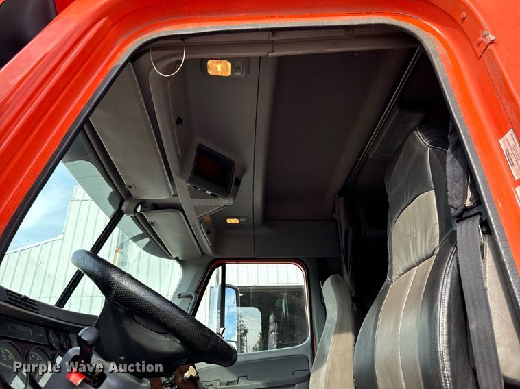 image for item OG9671 2009 Freightliner  Century Class semi truck