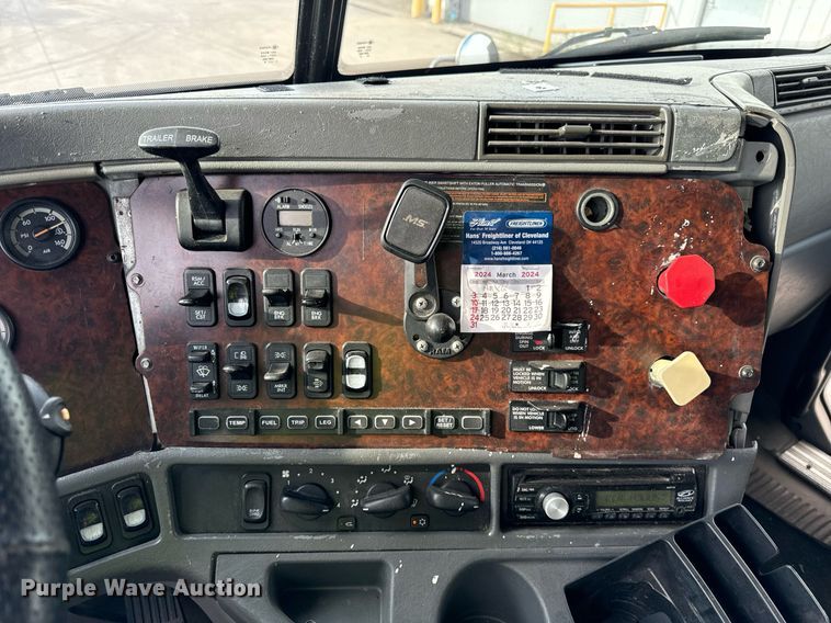 image for item OG9671 2009 Freightliner  Century Class semi truck