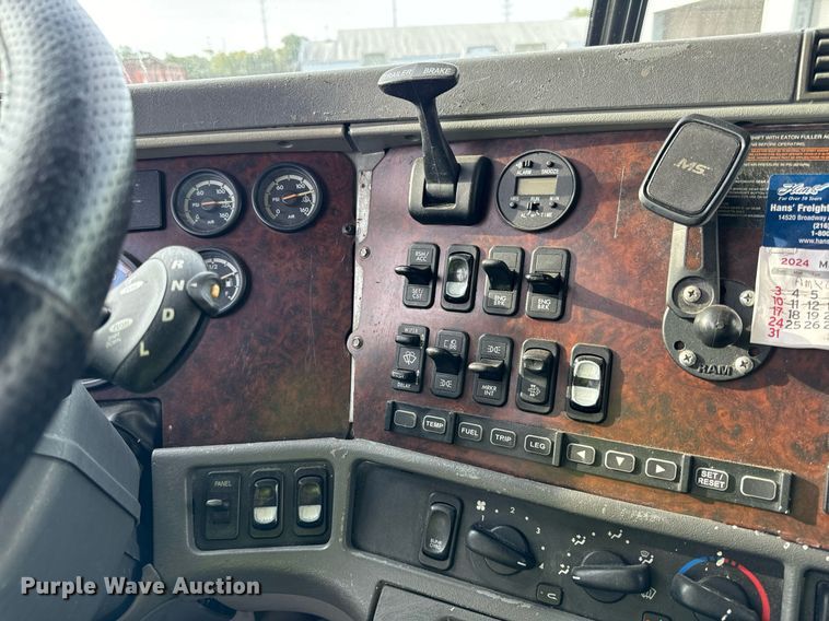 image for item OG9671 2009 Freightliner  Century Class semi truck