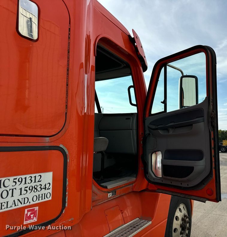 image for item OG9671 2009 Freightliner  Century Class semi truck