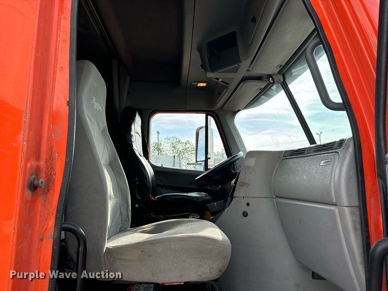 image for item OG9671 2009 Freightliner  Century Class semi truck