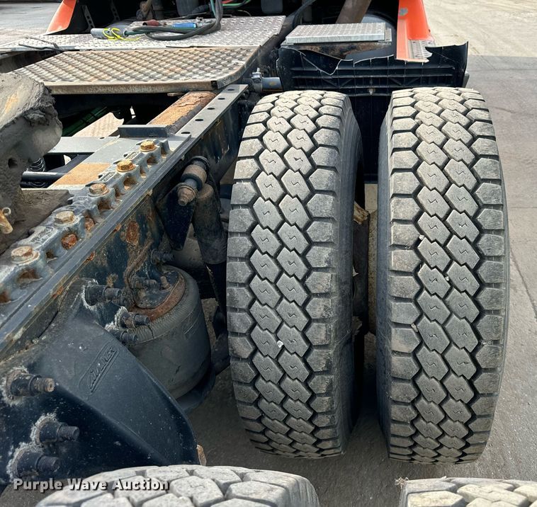 image for item OG9671 2009 Freightliner  Century Class semi truck