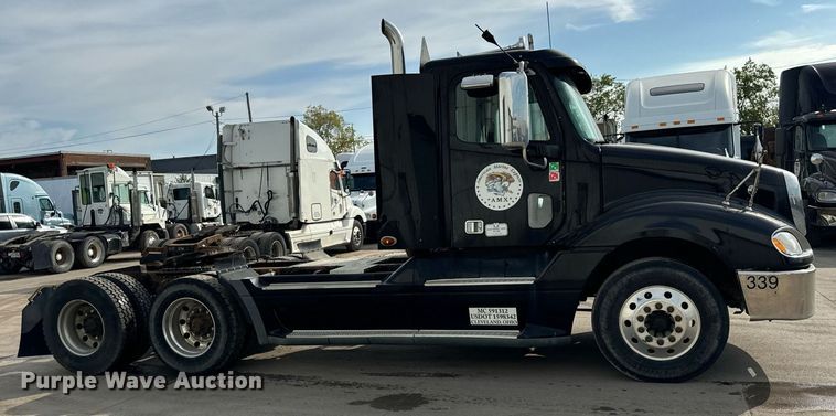 image for item OG9674 2009 Freightliner Columbia 120 semi truck