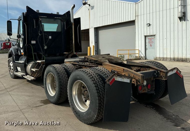 image for item OG9674 2009 Freightliner Columbia 120 semi truck