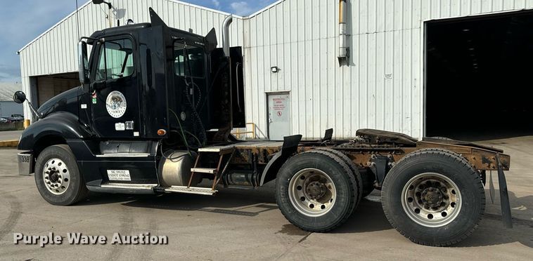 image for item OG9674 2009 Freightliner Columbia 120 semi truck