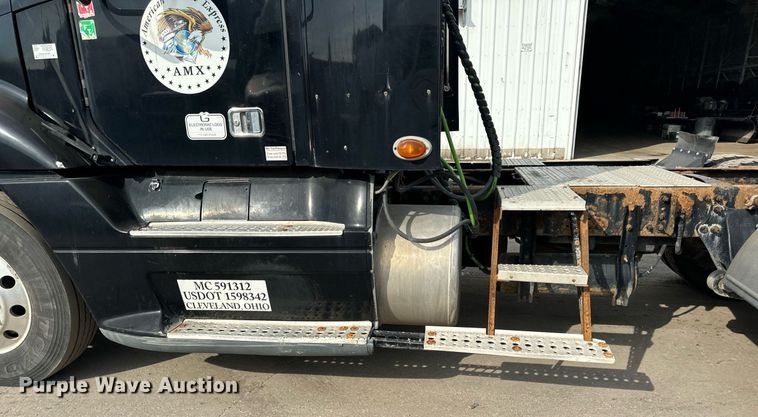 image for item OG9674 2009 Freightliner Columbia 120 semi truck