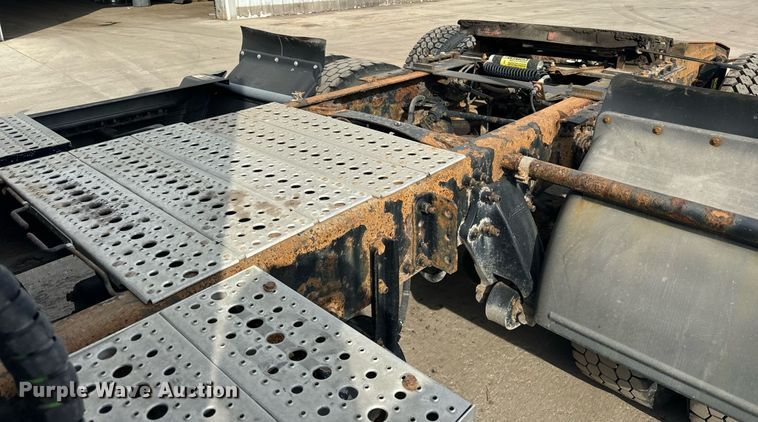 image for item OG9674 2009 Freightliner Columbia 120 semi truck