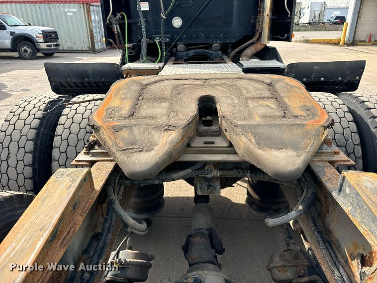 image for item OG9674 2009 Freightliner Columbia 120 semi truck