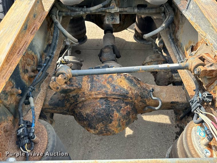 image for item OG9674 2009 Freightliner Columbia 120 semi truck