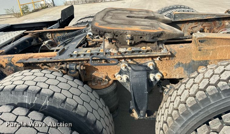 image for item OG9674 2009 Freightliner Columbia 120 semi truck