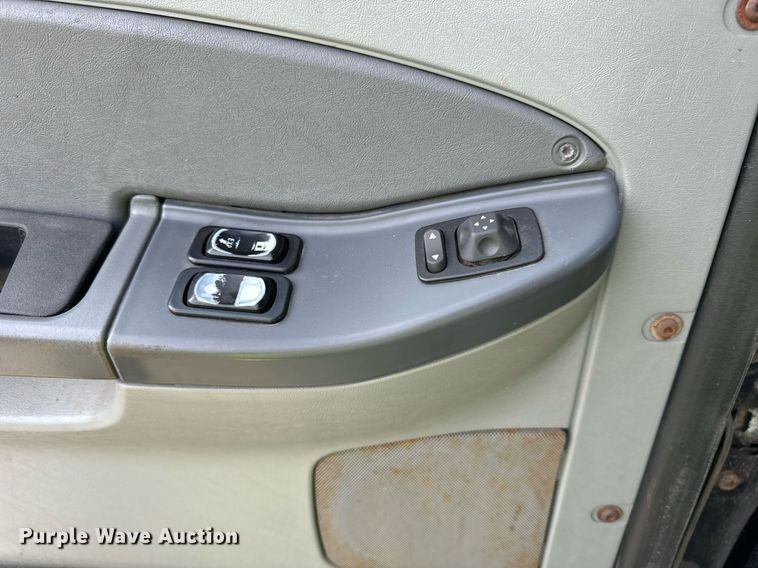 image for item OG9674 2009 Freightliner Columbia 120 semi truck