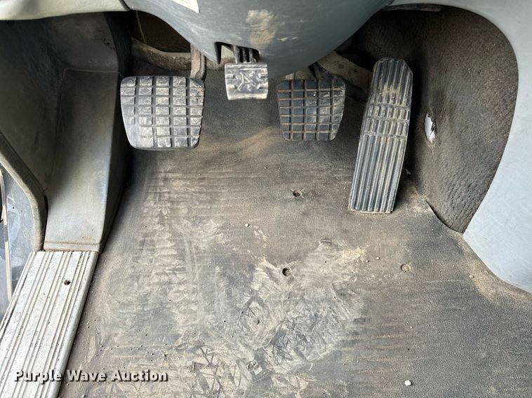 image for item OG9674 2009 Freightliner Columbia 120 semi truck