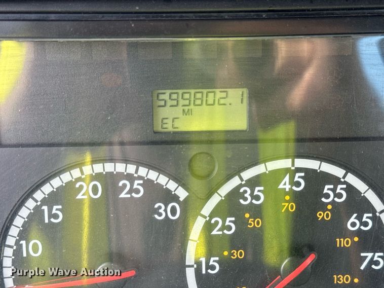 image for item OG9674 2009 Freightliner Columbia 120 semi truck