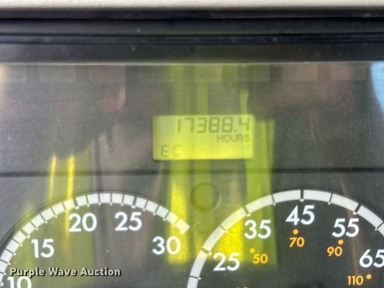 image for item OG9674 2009 Freightliner Columbia 120 semi truck