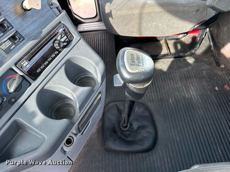 image for item OG9674 2009 Freightliner Columbia 120 semi truck