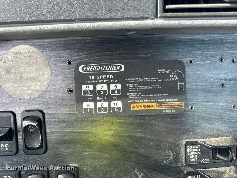 image for item OG9674 2009 Freightliner Columbia 120 semi truck