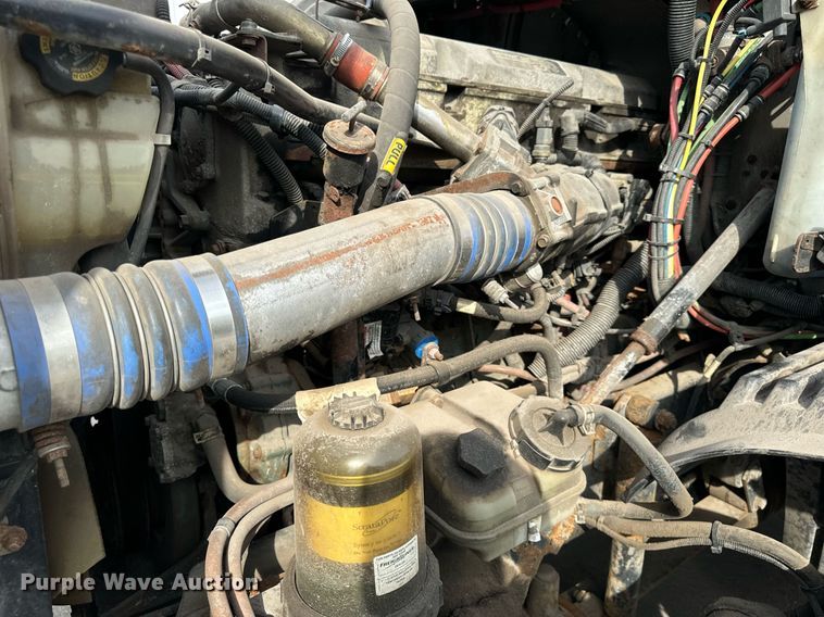 image for item OG9674 2009 Freightliner Columbia 120 semi truck