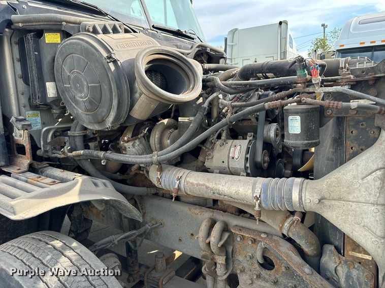 image for item OG9674 2009 Freightliner Columbia 120 semi truck