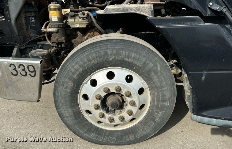 image for item OG9674 2009 Freightliner Columbia 120 semi truck