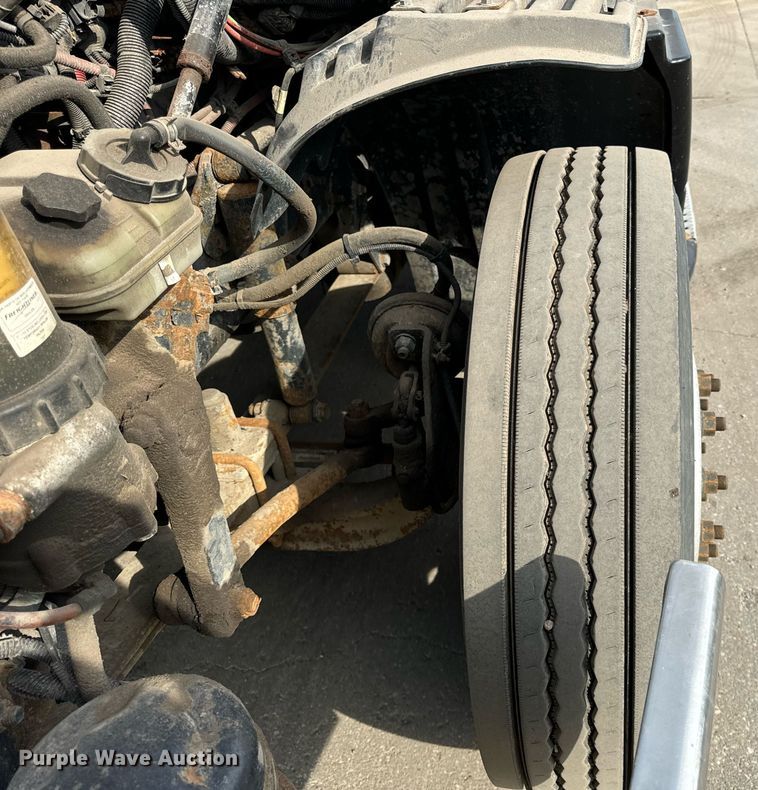 image for item OG9674 2009 Freightliner Columbia 120 semi truck