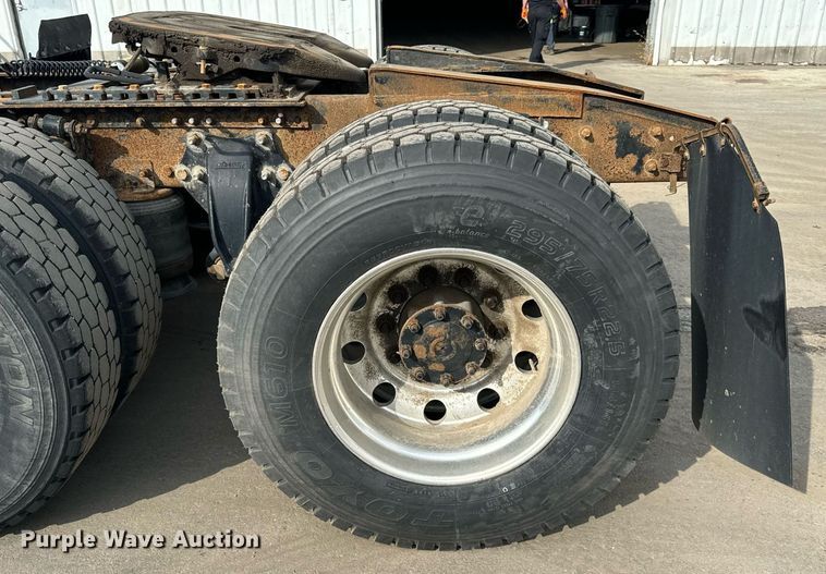 image for item OG9674 2009 Freightliner Columbia 120 semi truck