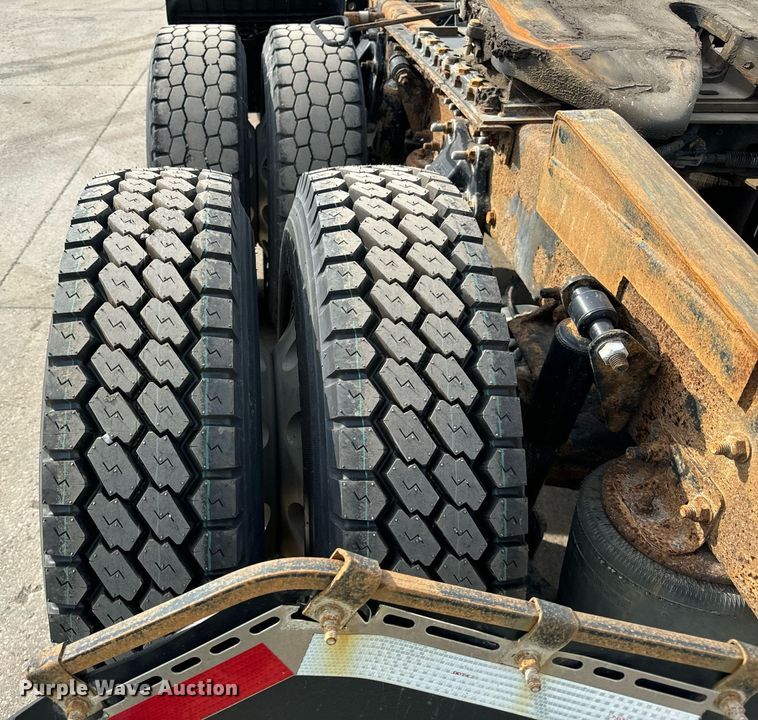 image for item OG9674 2009 Freightliner Columbia 120 semi truck