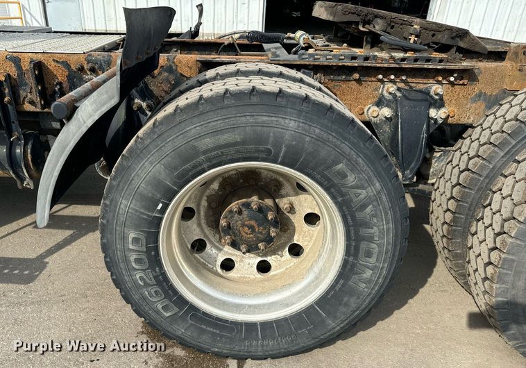 image for item OG9674 2009 Freightliner Columbia 120 semi truck