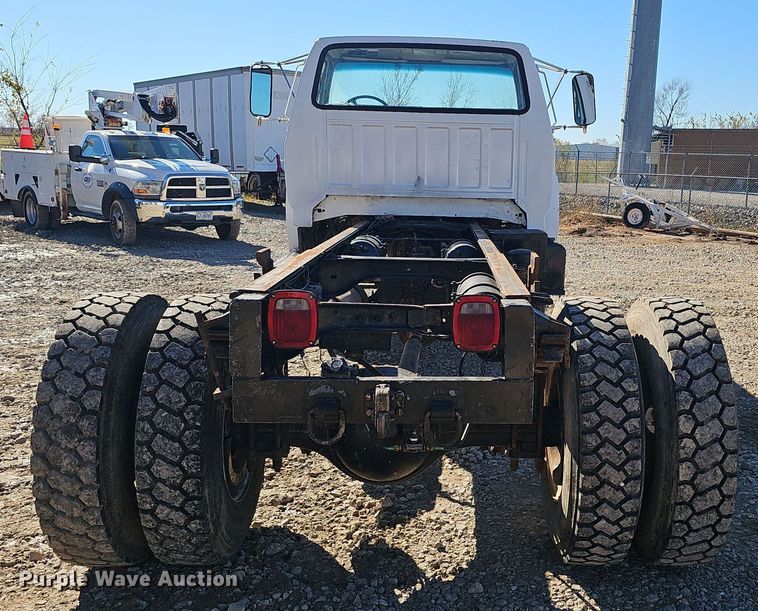 image for item OJ9080 1991 Ford F800 truck cab and chassis