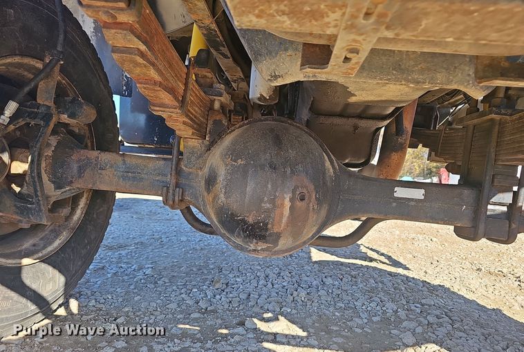 image for item OJ9080 1991 Ford F800 truck cab and chassis