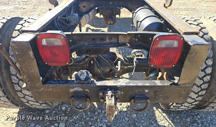 image for item OJ9080 1991 Ford F800 truck cab and chassis