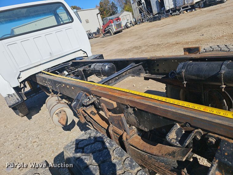 image for item OJ9080 1991 Ford F800 truck cab and chassis