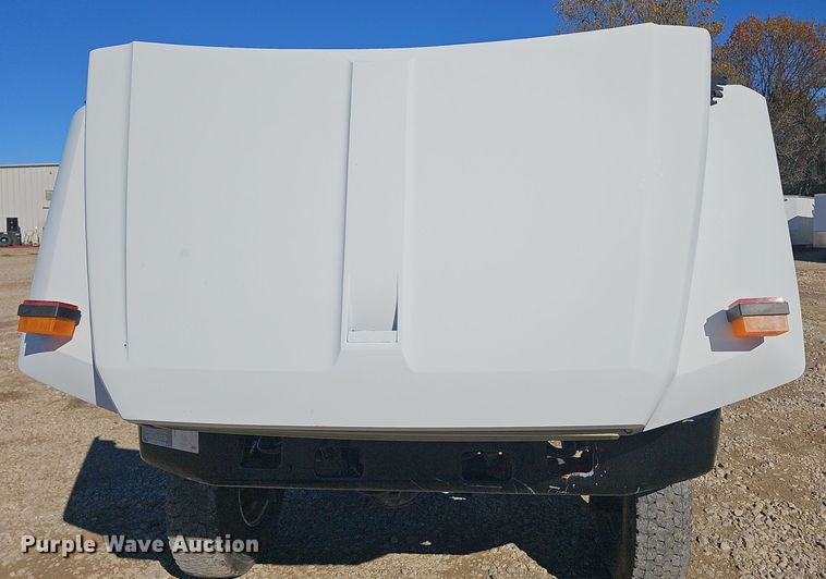 image for item OJ9080 1991 Ford F800 truck cab and chassis