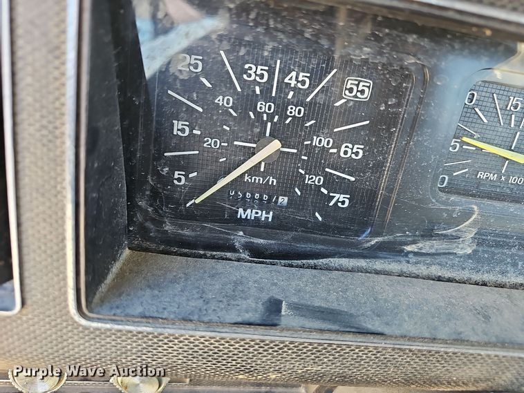 image for item OJ9080 1991 Ford F800 truck cab and chassis