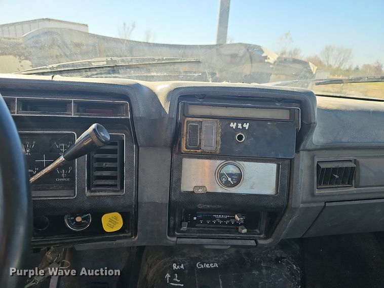 image for item OJ9080 1991 Ford F800 truck cab and chassis