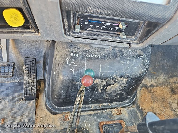 image for item OJ9080 1991 Ford F800 truck cab and chassis