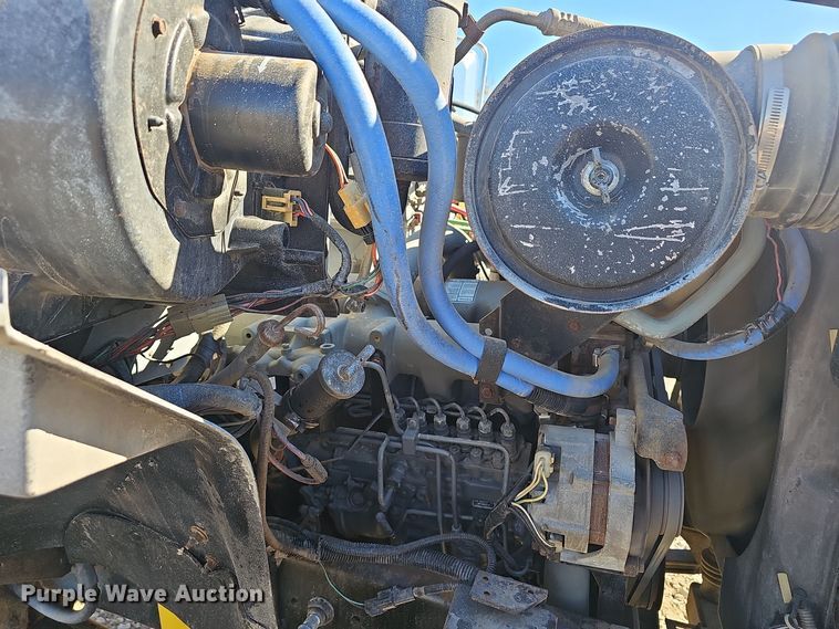 image for item OJ9080 1991 Ford F800 truck cab and chassis