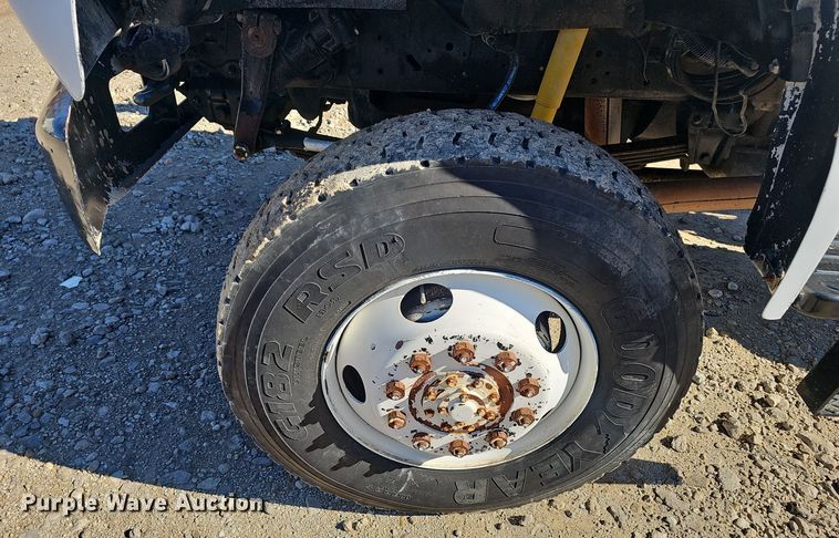 image for item OJ9080 1991 Ford F800 truck cab and chassis