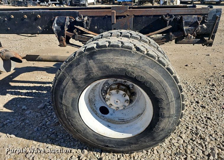 image for item OJ9080 1991 Ford F800 truck cab and chassis