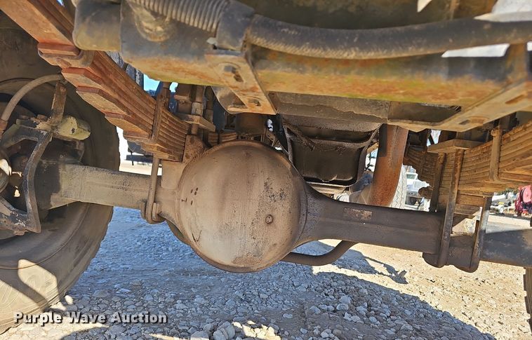 image for item OJ9081 1991 Ford F800 truck cab and chassis