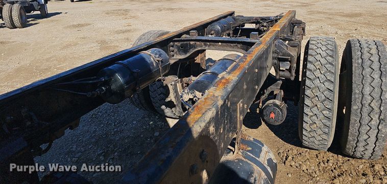 image for item OJ9081 1991 Ford F800 truck cab and chassis