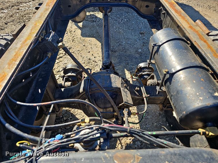 image for item OJ9081 1991 Ford F800 truck cab and chassis